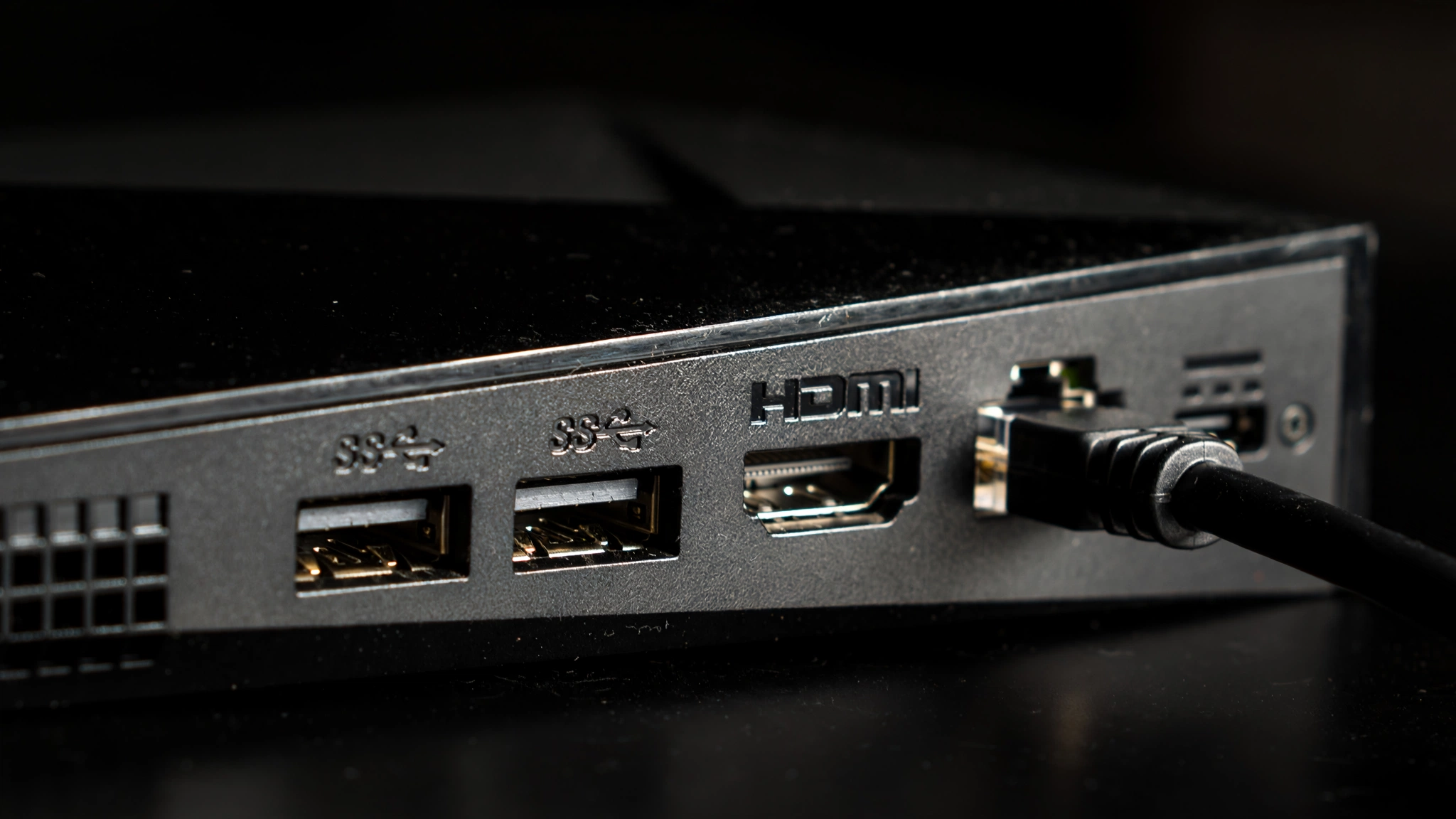 NVIDIA Shield TV Pro Gigabit Ethernet and USB connectivity for IPTV